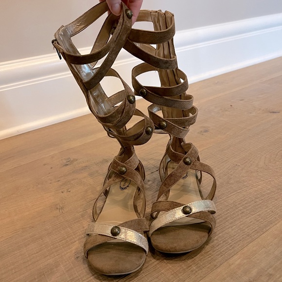 Joyfolie Other - Joyfolie gladiator sandals size Y4.